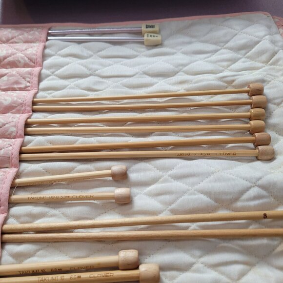 Lovingly Used Knitting Needles Set In Vinyl & Cloth Cases - Picture 6 of 9